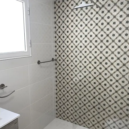 142 Salva Apartment *